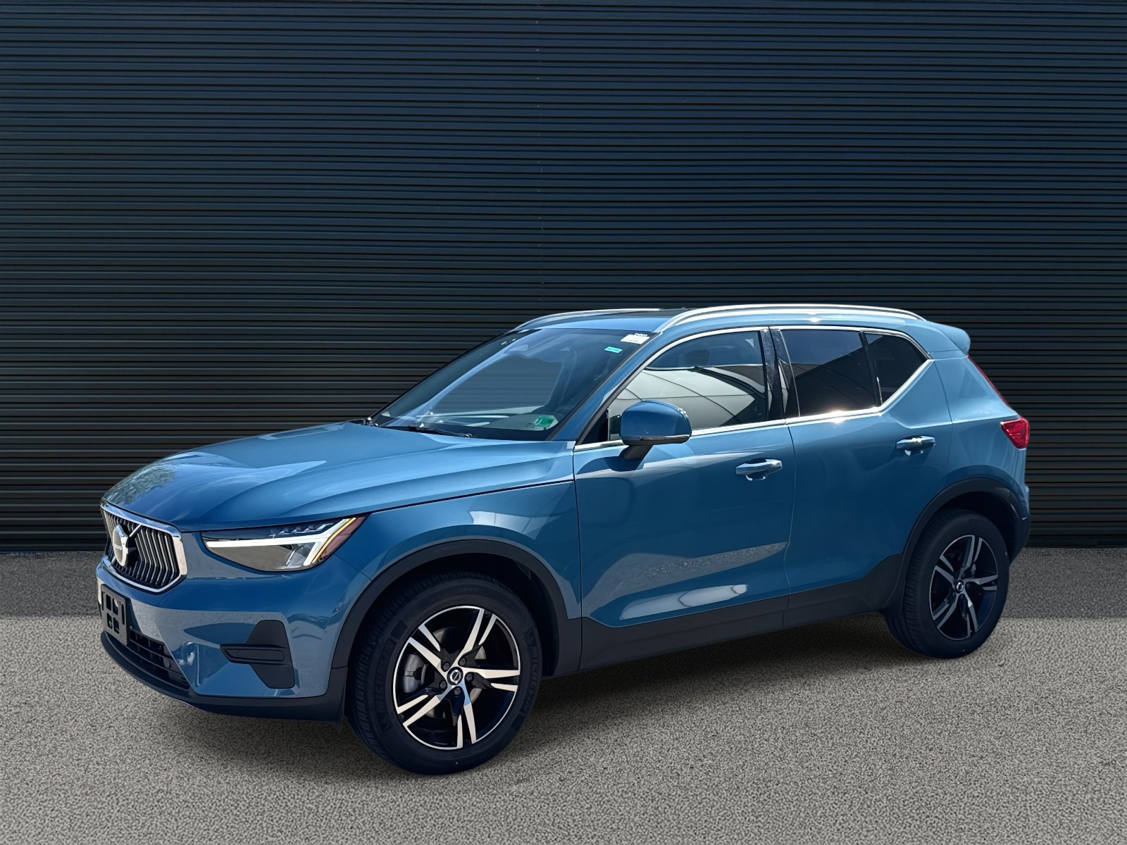 Certified 2025 Volvo XC40 B5 Core