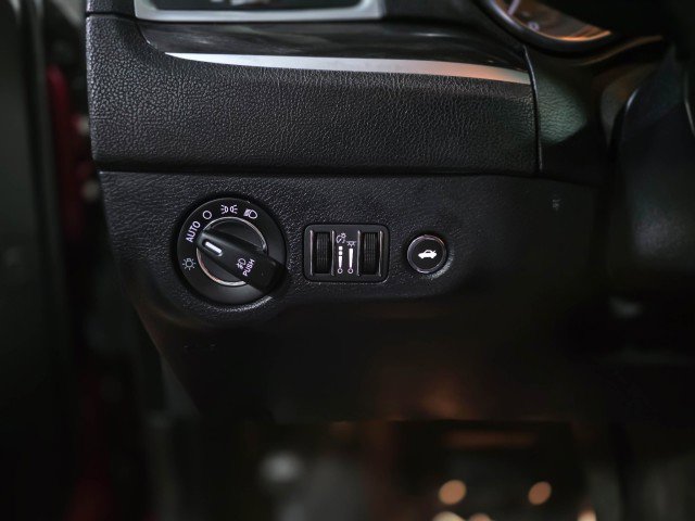 Used 2017 Chrysler 300 Limited w/ Value Package image 28