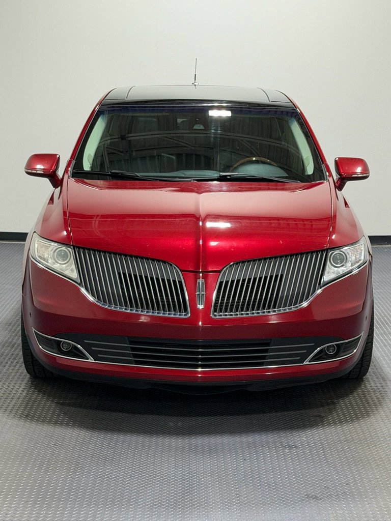 Used 2013 Lincoln MKT AWD image 3