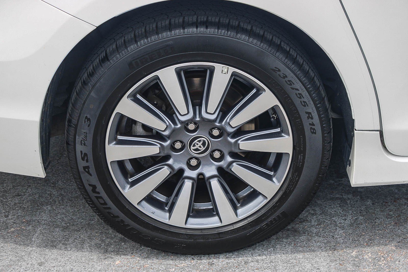 Used 2020 Toyota Sienna Limited Premium w/ Carpet Mat Package FWD image 12