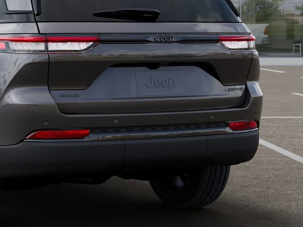 New 2025 Jeep Grand Cherokee Limited w/ Black Appearance Package AWD/4WD image 13