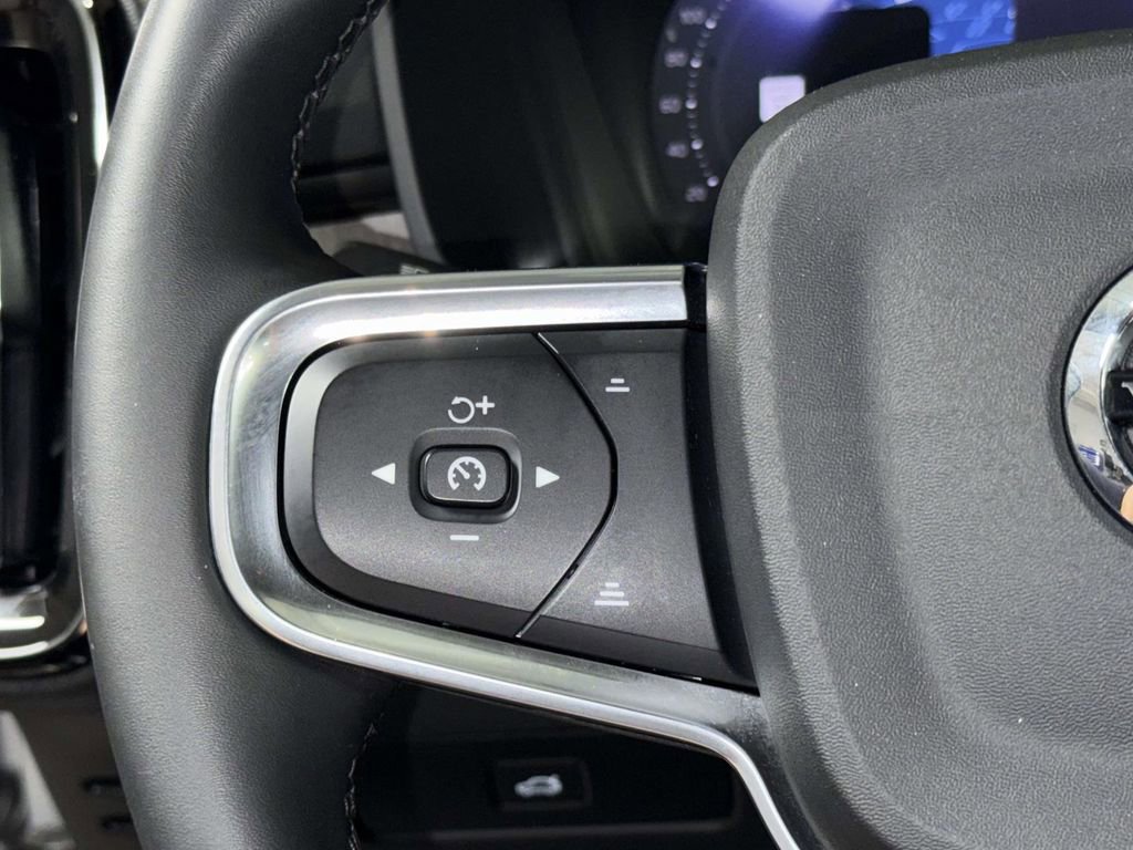 Used 2023 Volvo XC40 B5 Plus w/ Protection Package Premier image 30