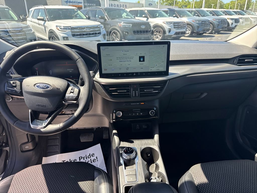 Used 2025 Ford Escape SE FWD image 28