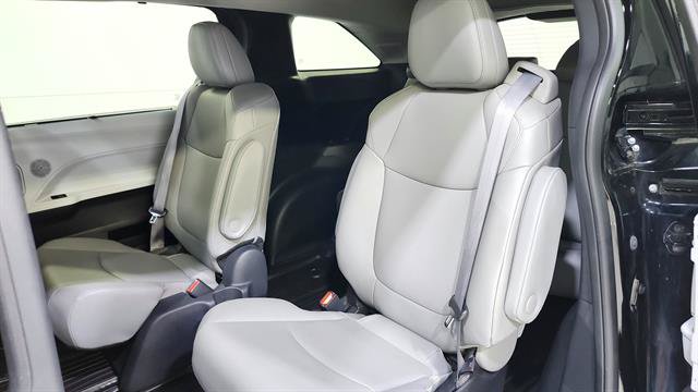 Used 2025 Toyota Sienna XLE w/ XLE Plus Package AWD/4WD image 22