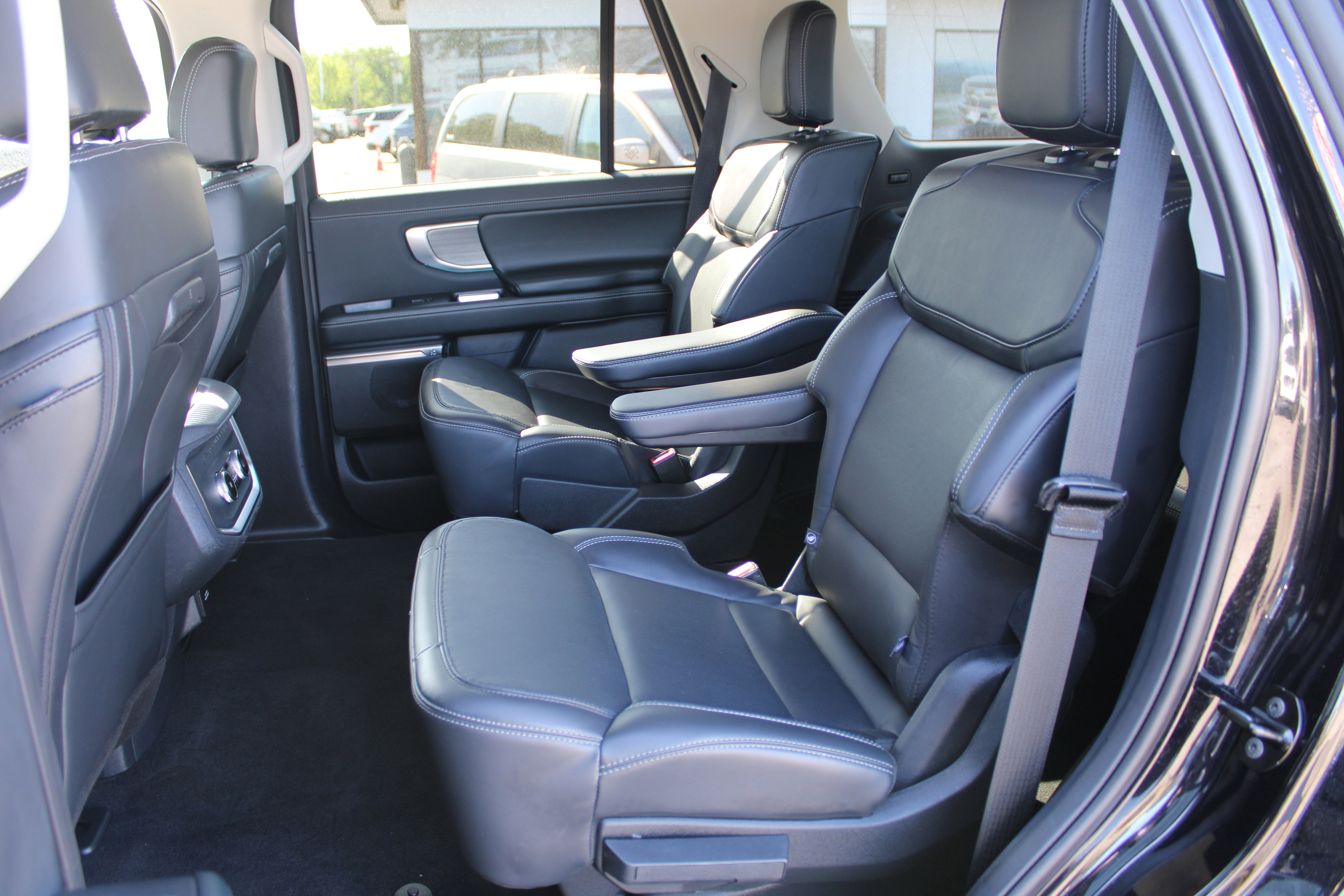 Used 2025 Ford Expedition Platinum image 15