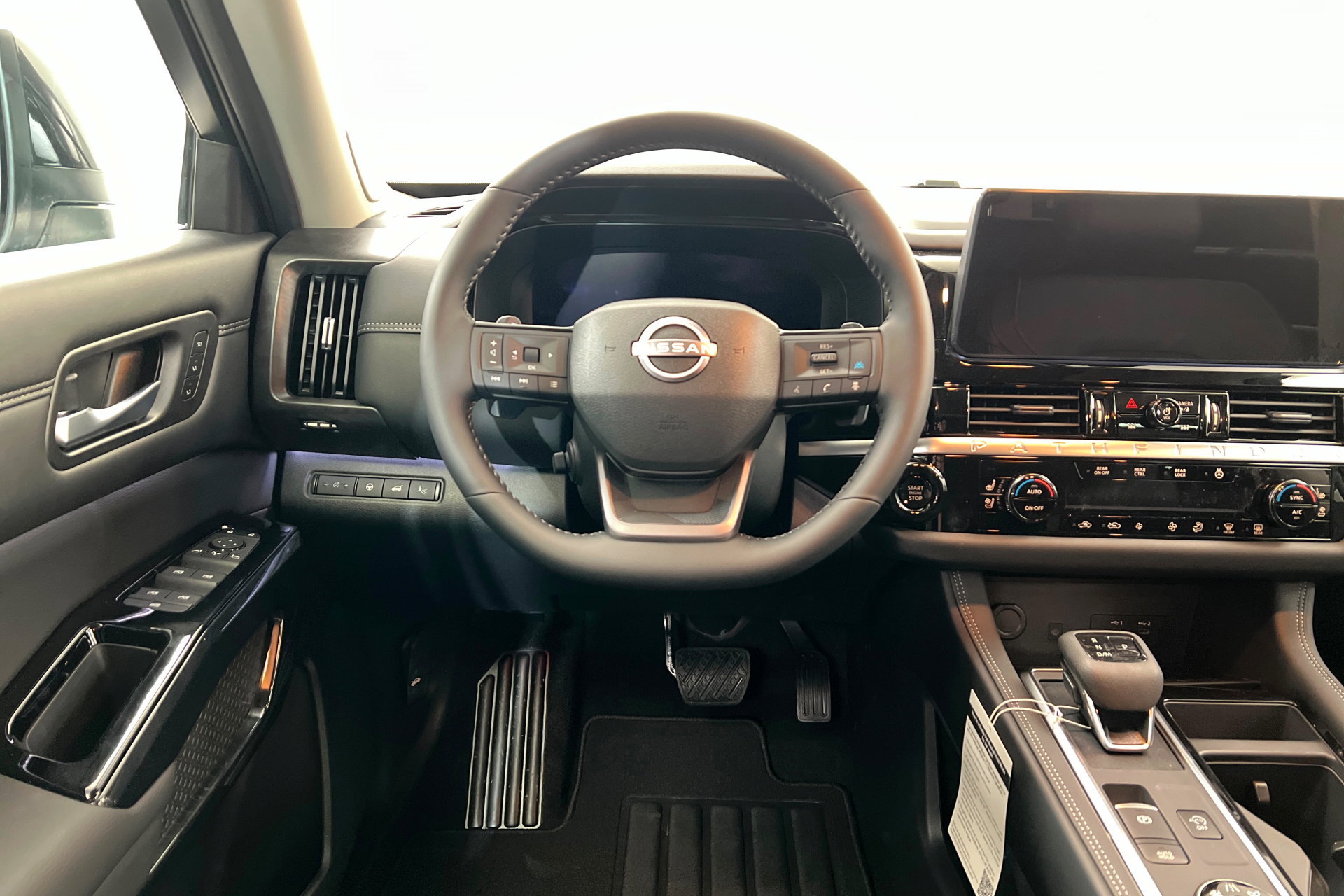 New 2026 Nissan Pathfinder Platinum image 12