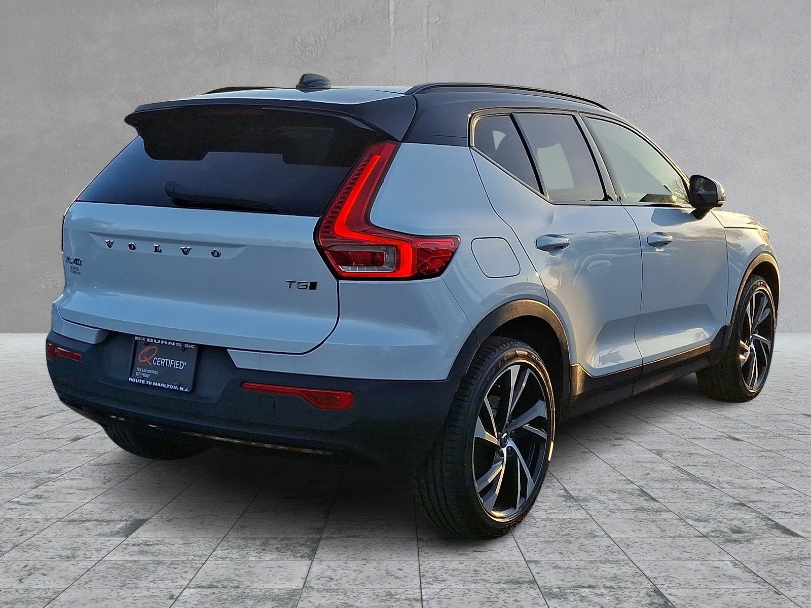 Used 2021 Volvo XC40 T5 R-Design w/ Climate Package image 12