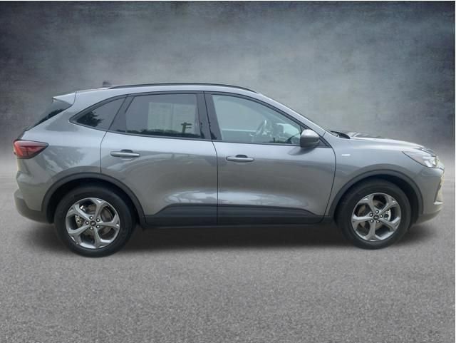 Used 2025 Ford Escape ST-Line FWD image 8