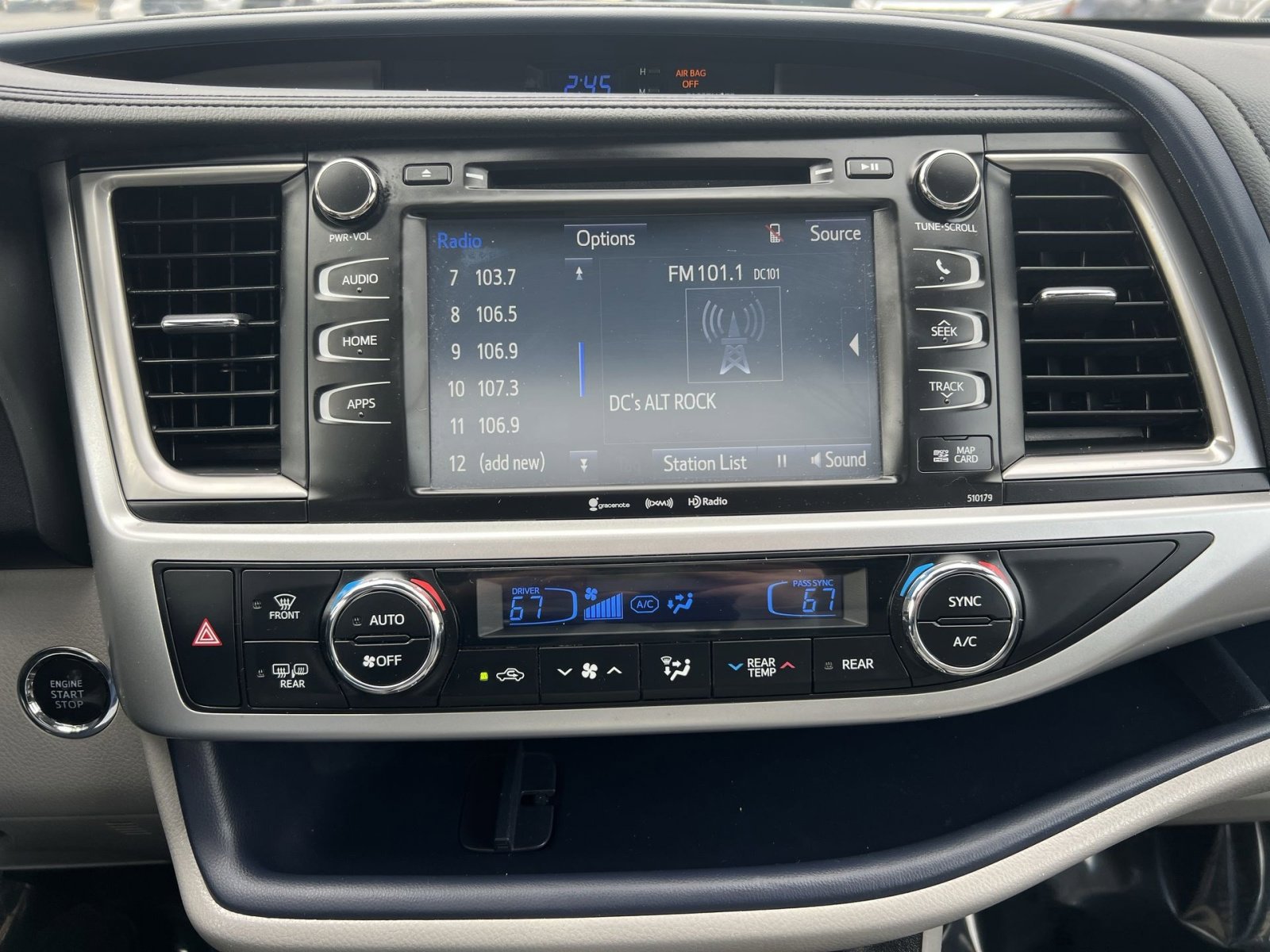 Used 2017 Toyota Highlander XLE image 18