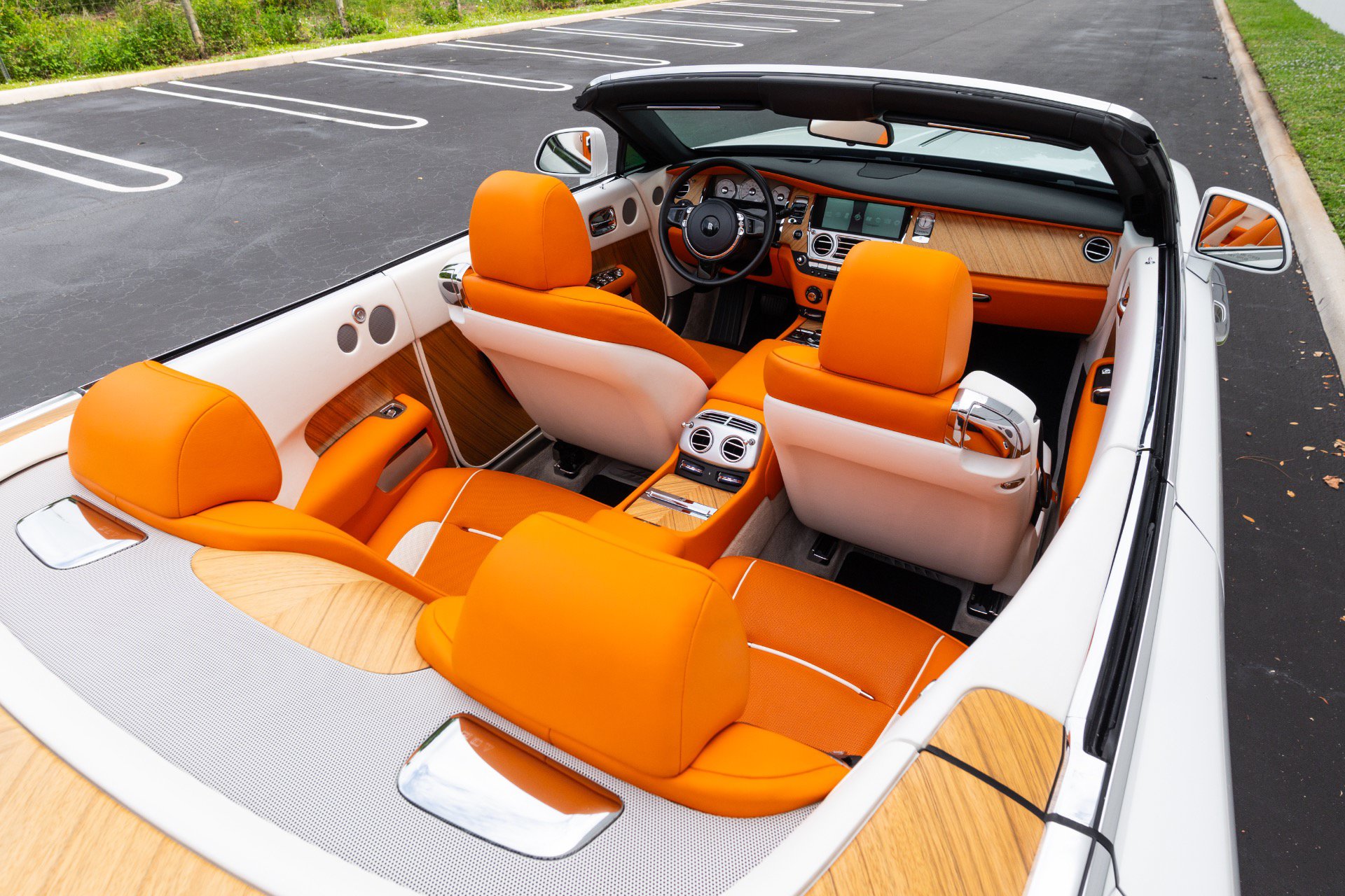 Used 2017 Rolls-Royce Dawn RWD image 98