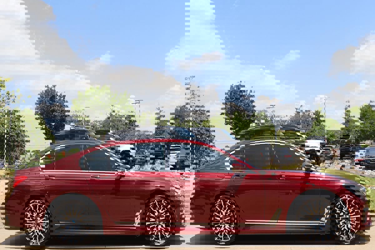 Used 2019 BMW 750i xDrive w/ Luxury Rear Seating Package image 7