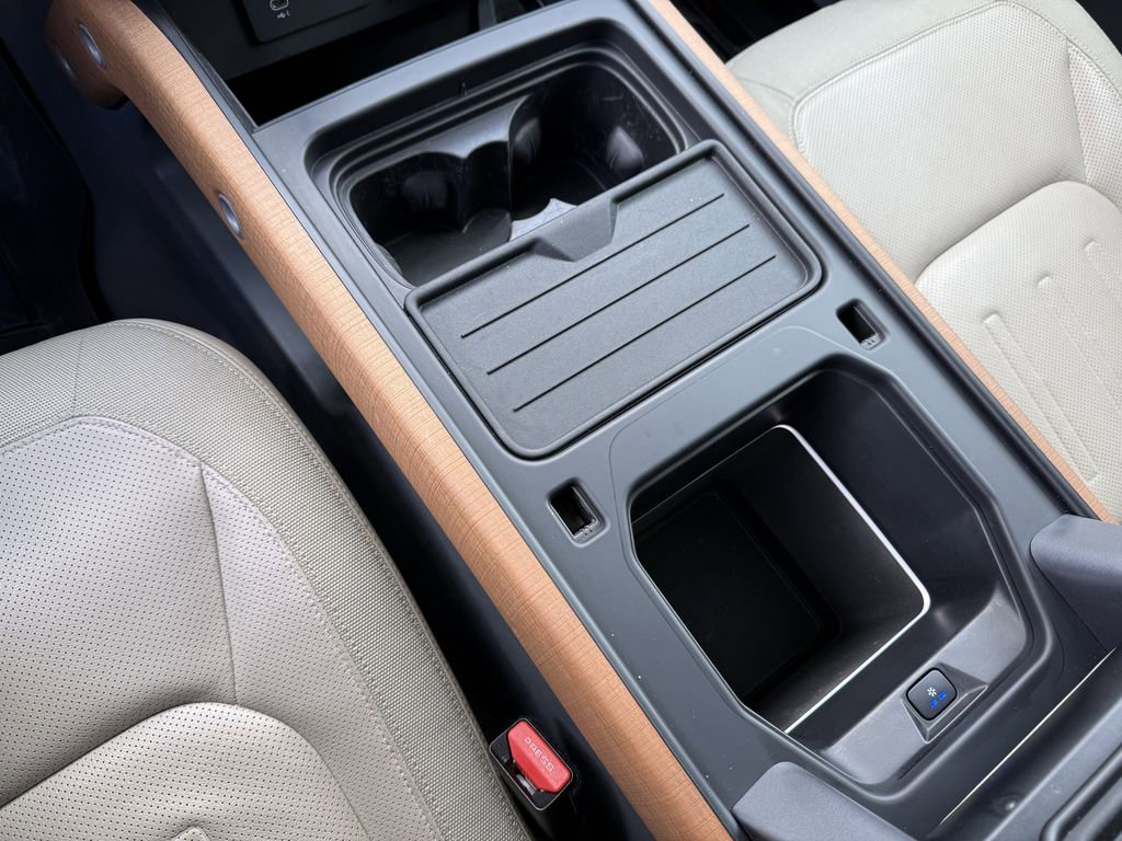 Used 2020 Land Rover Defender 110 SE image 30