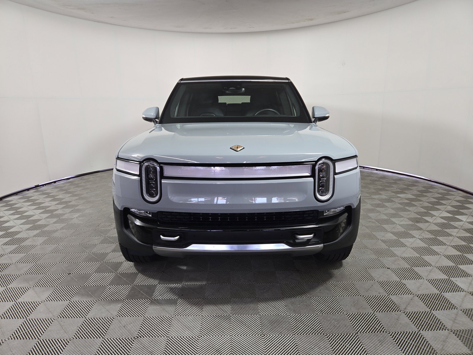 Used 2024 Rivian R1S Adventure AWD/4WD image 8