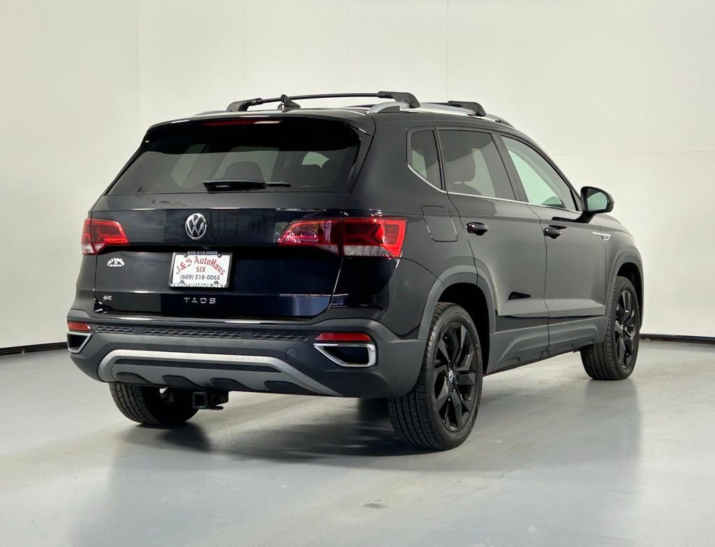 Used 2022 Volkswagen Taos SE w/ Panoramic Sunroof Package FWD image 7
