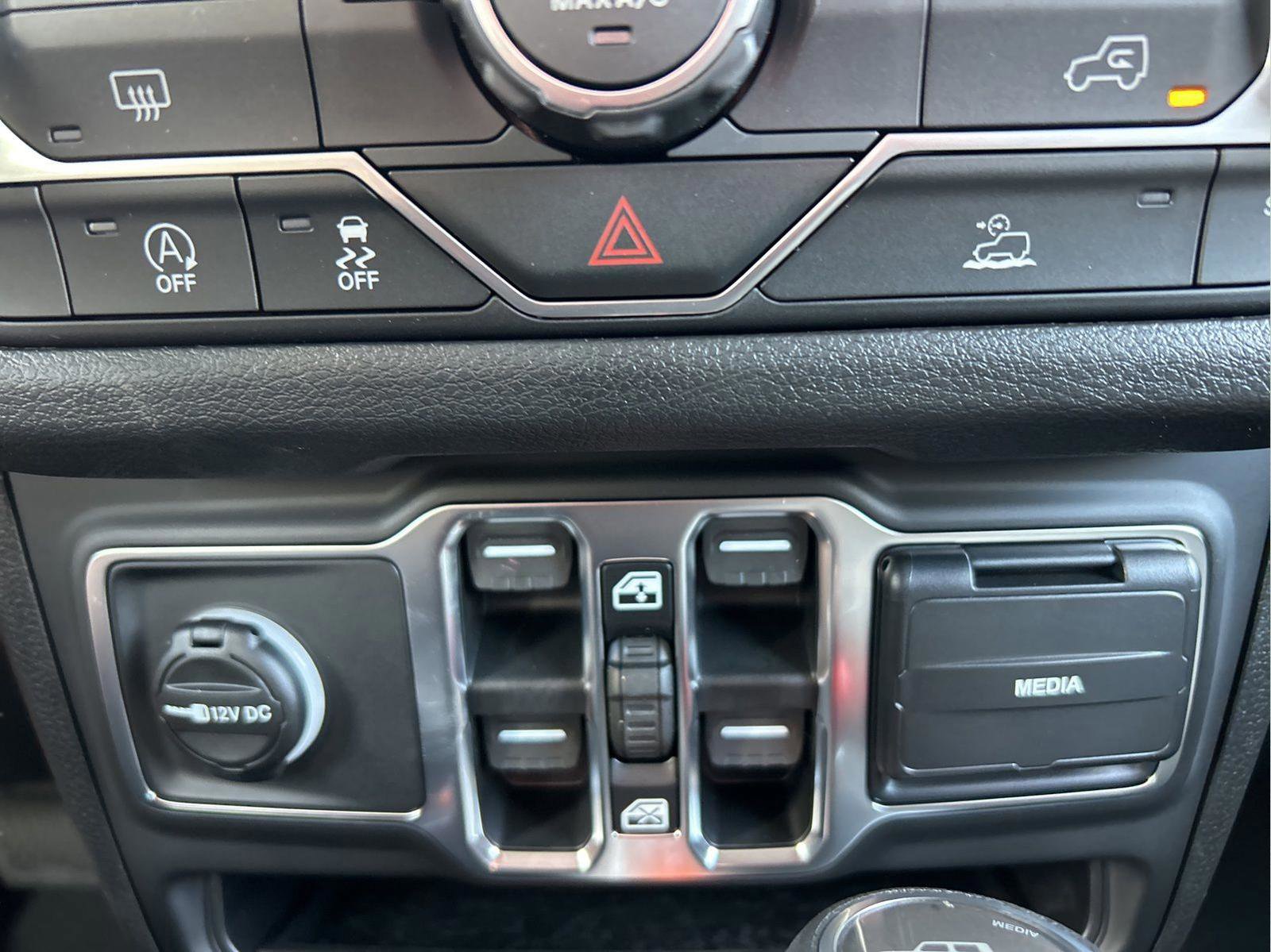 New 2026 Jeep Gladiator Sport AWD/4WD image 28