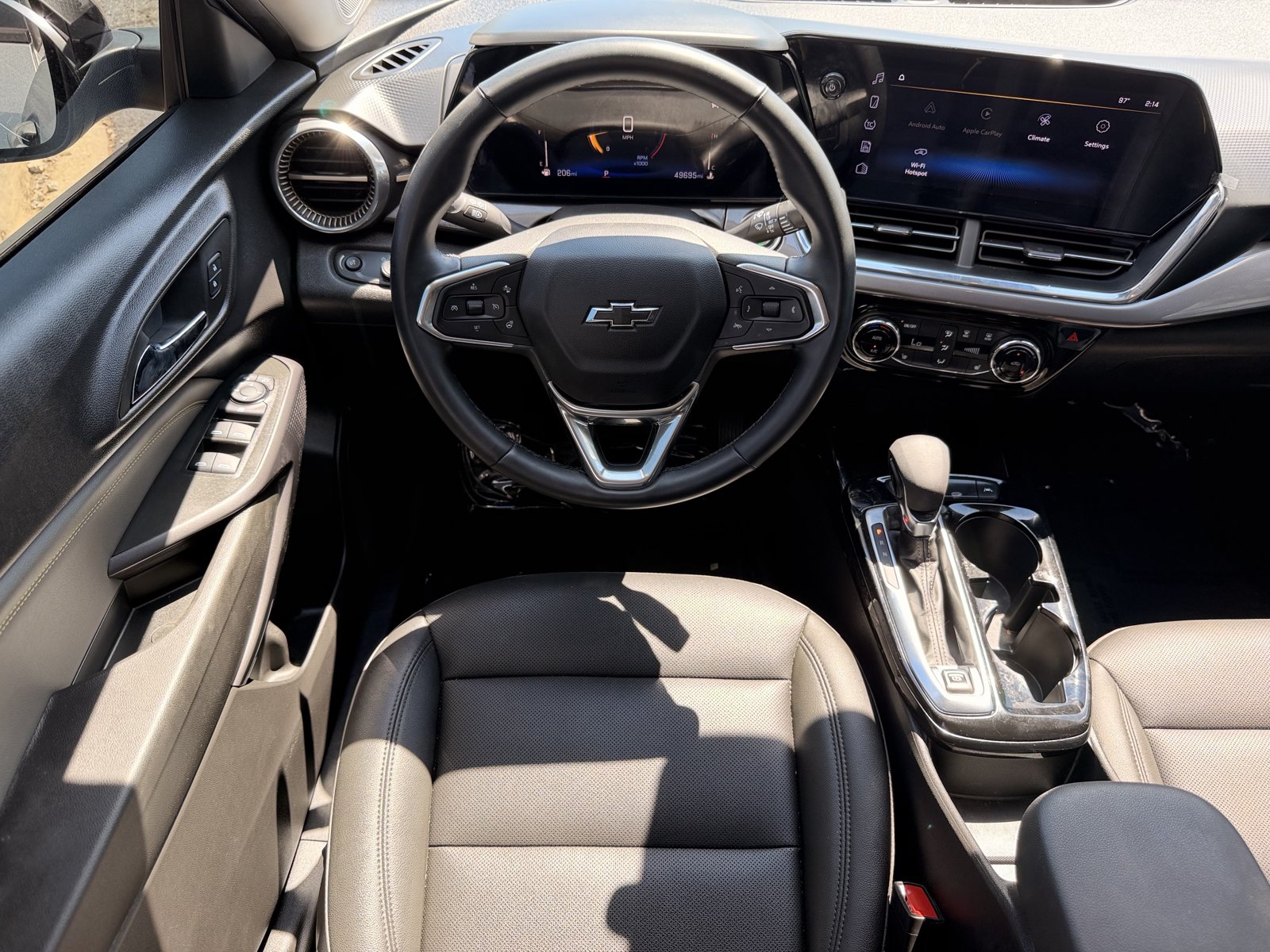 Used 2025 Chevrolet Trax ACTIV w/ Driver Confidence Package FWD image 32