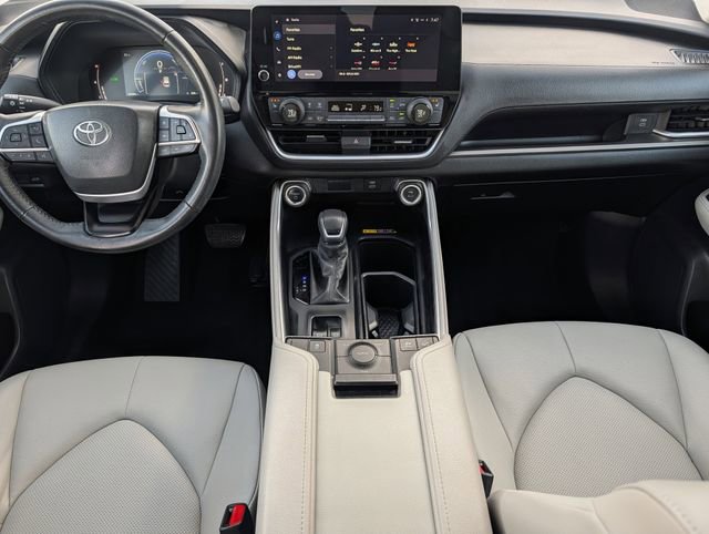 Used 2024 Toyota Grand Highlander XLE image 11