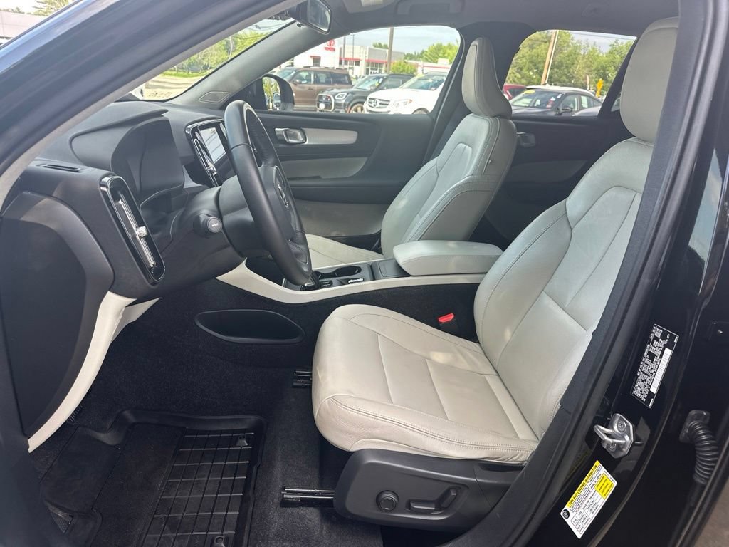 Used 2019 Volvo XC40 T5 Momentum AWD/4WD image 13