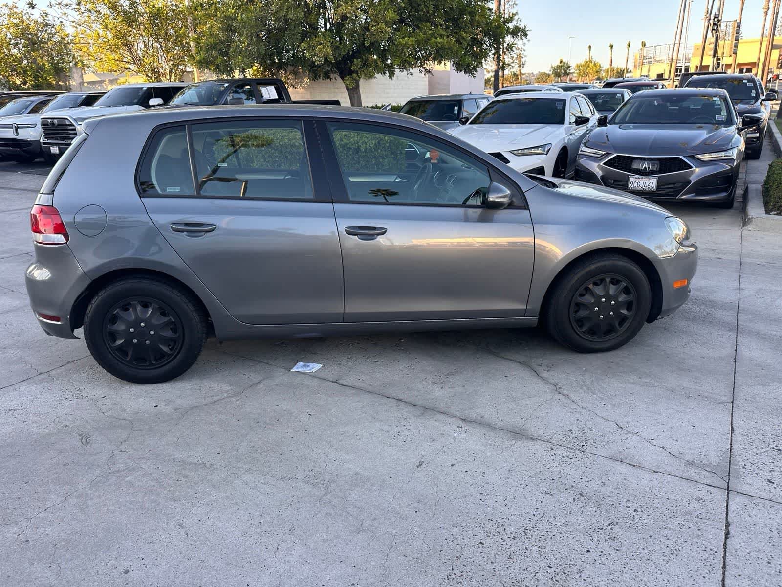 Used 2014 Volkswagen Golf 4-Door FWD image 6