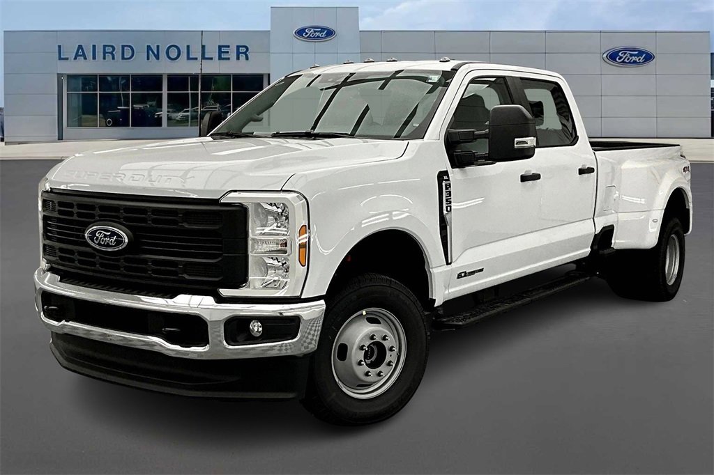 New 2026 Ford F350 4x4 Crew Cab DRW Super Duty image 1