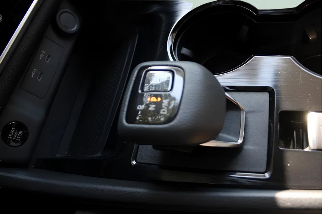 Used 2024 Nissan Rogue S image 17