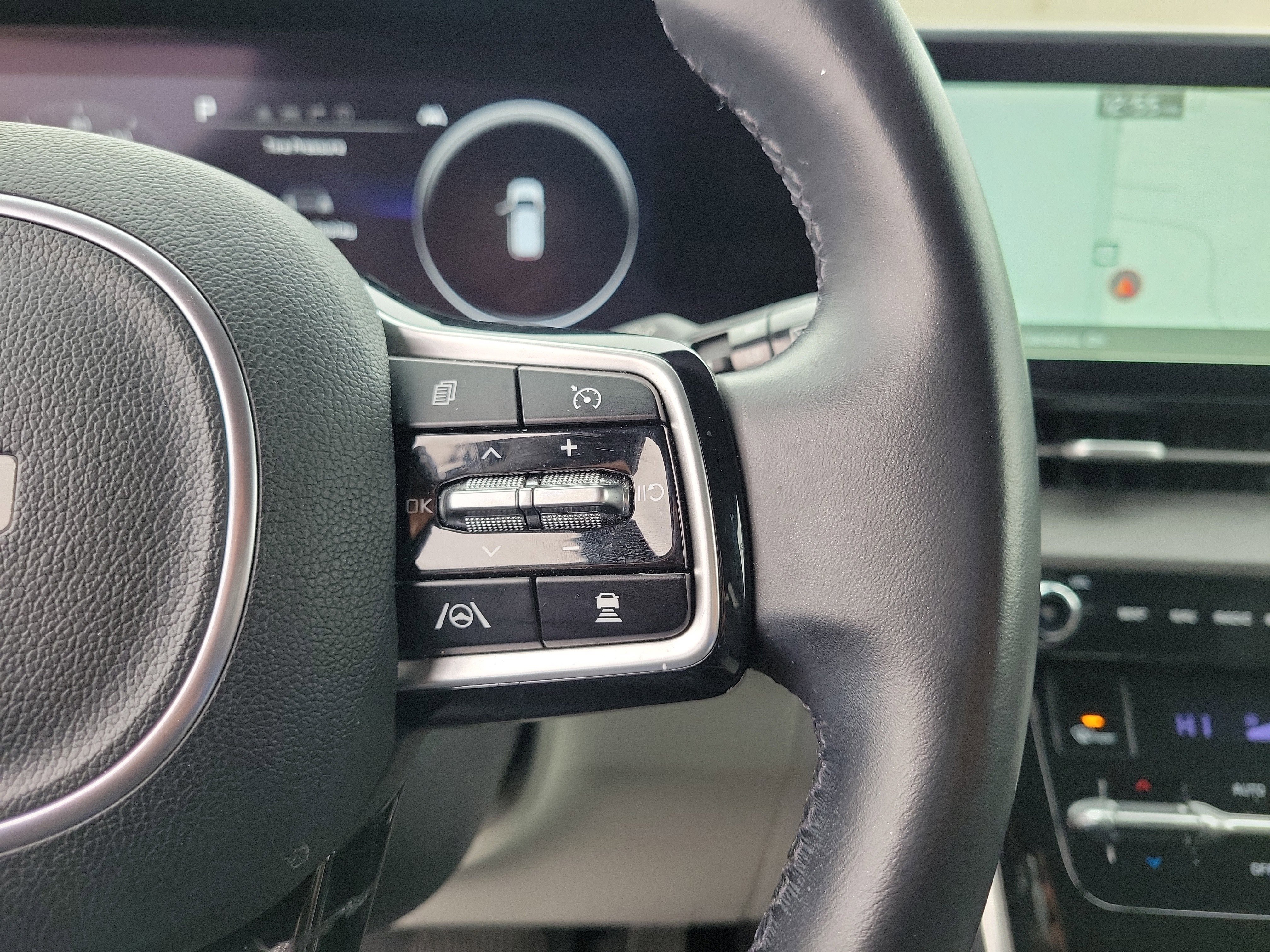 Used 2023 Kia Carnival SX image 24