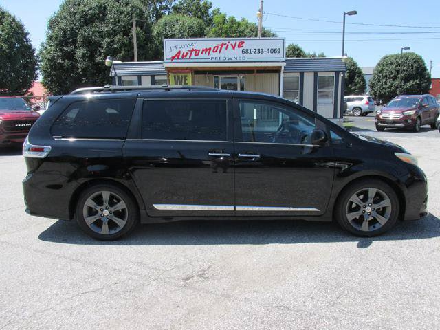 Used 2016 Toyota Sienna SE Premium FWD image 3