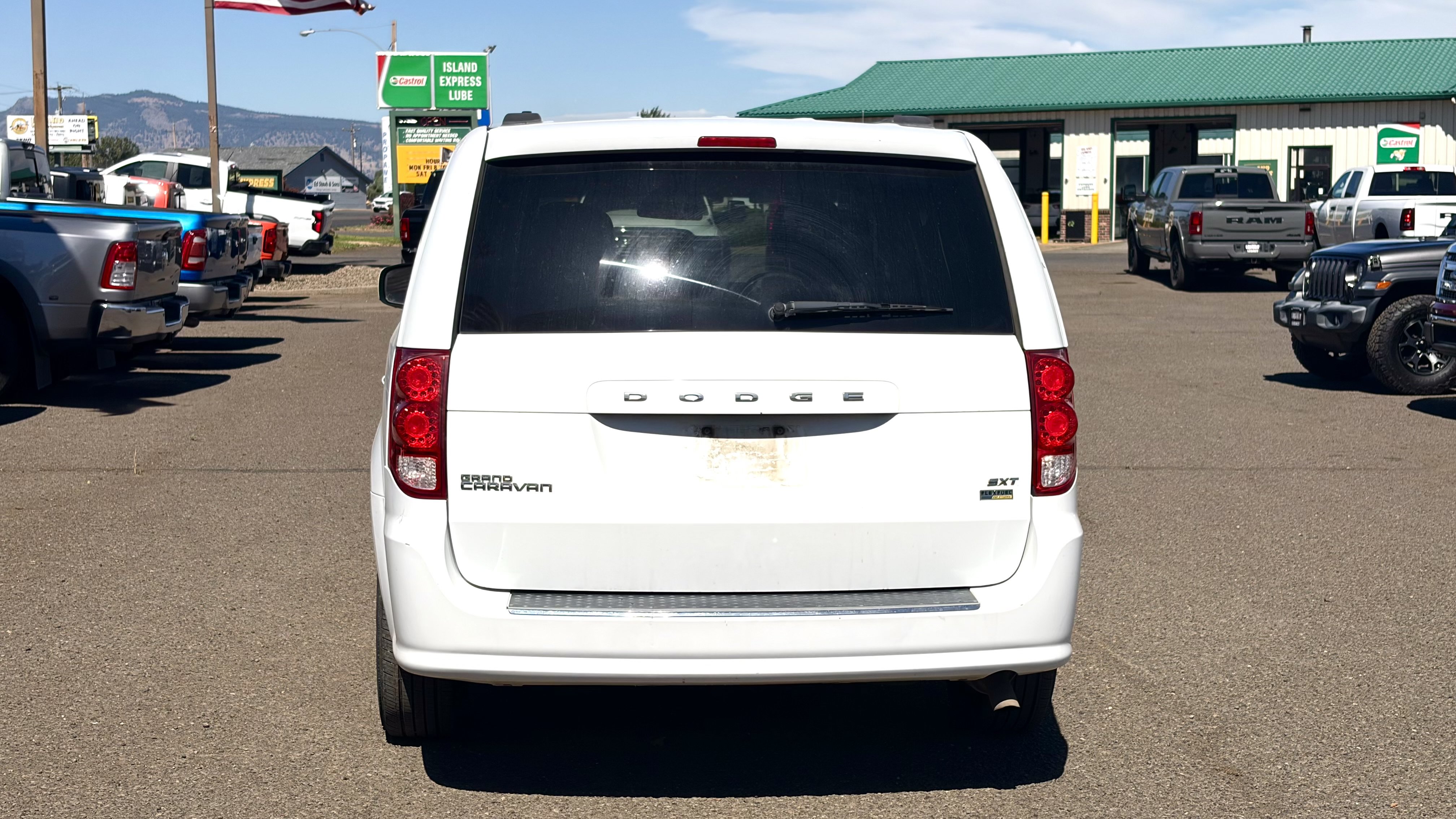 Used 2015 Dodge Grand Caravan SXT FWD image 16