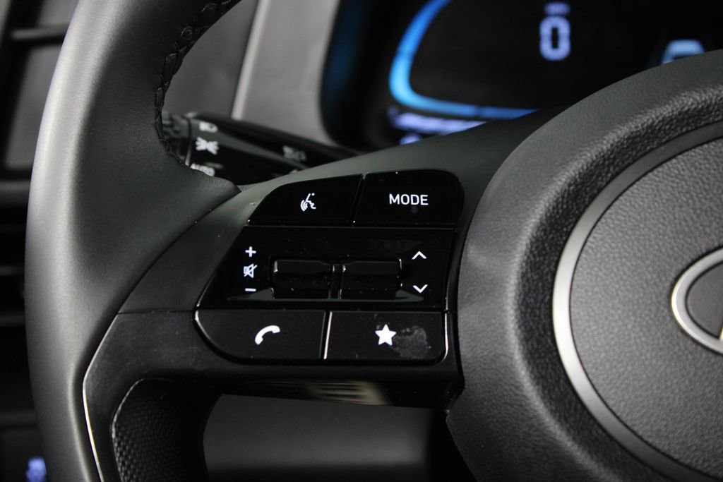 Certified 2025 Hyundai Elantra Sport image 26