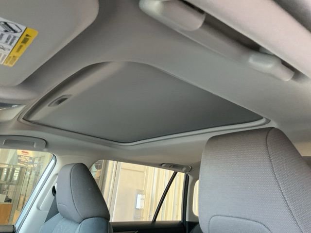 Used 2022 Toyota RAV4 XLE w/ Convenience Package image 7