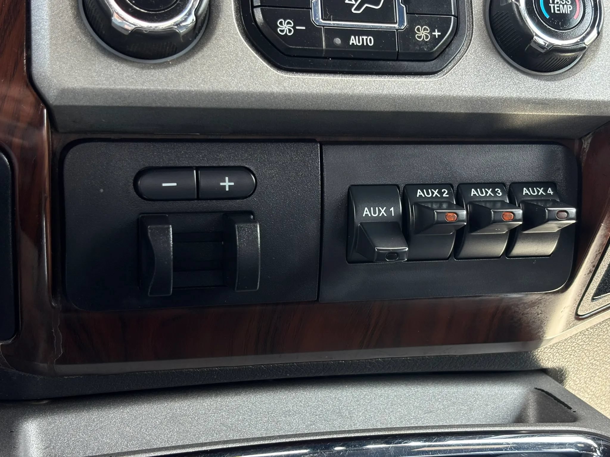 Used 2013 Ford F250 Platinum w/ FX4 Off Road Pkg AWD/4WD image 47