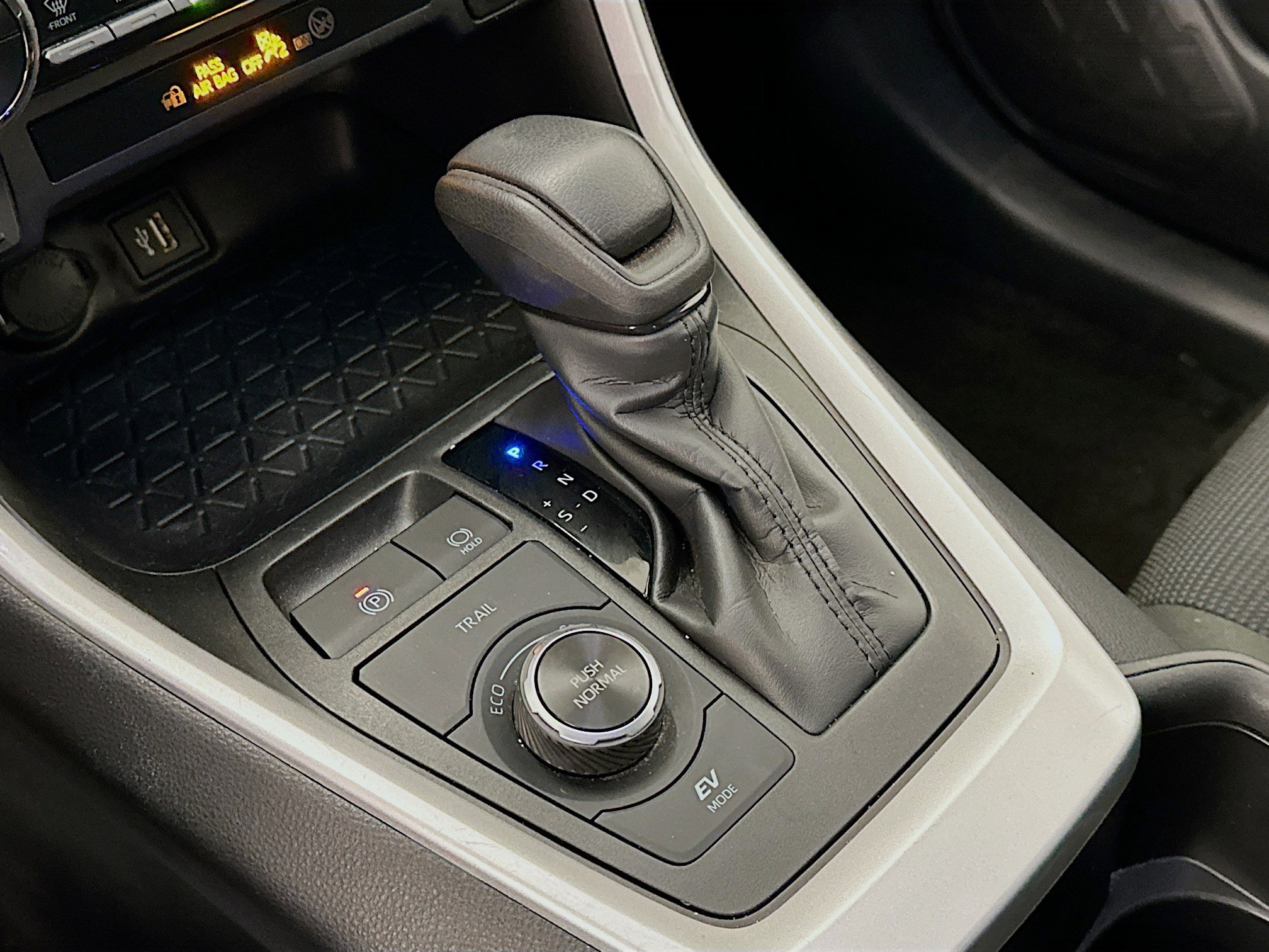 Used 2025 Toyota RAV4 LE image 25