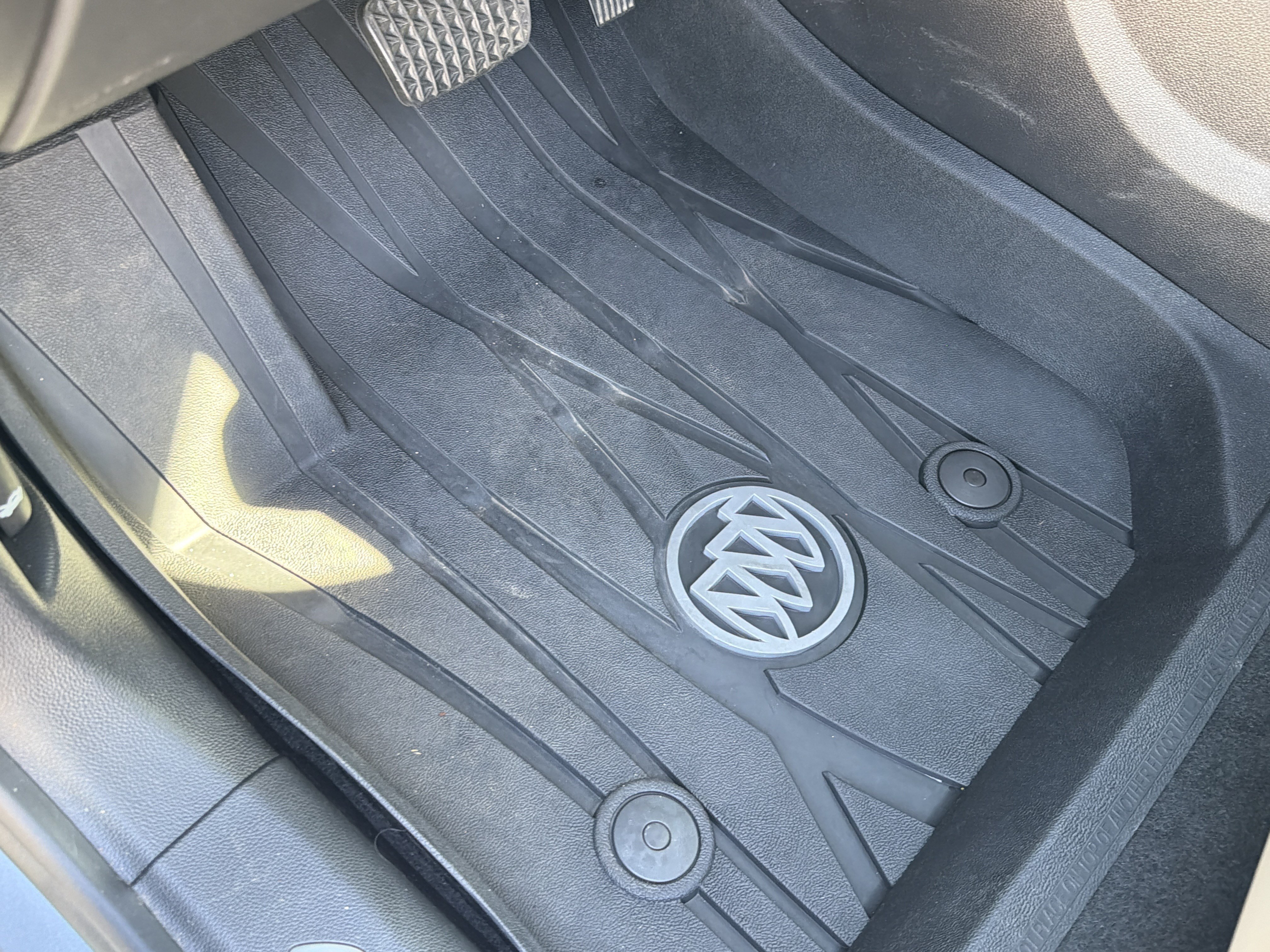 Used 2020 Buick Envision Essence w/ Experience Buick Package FWD image 17