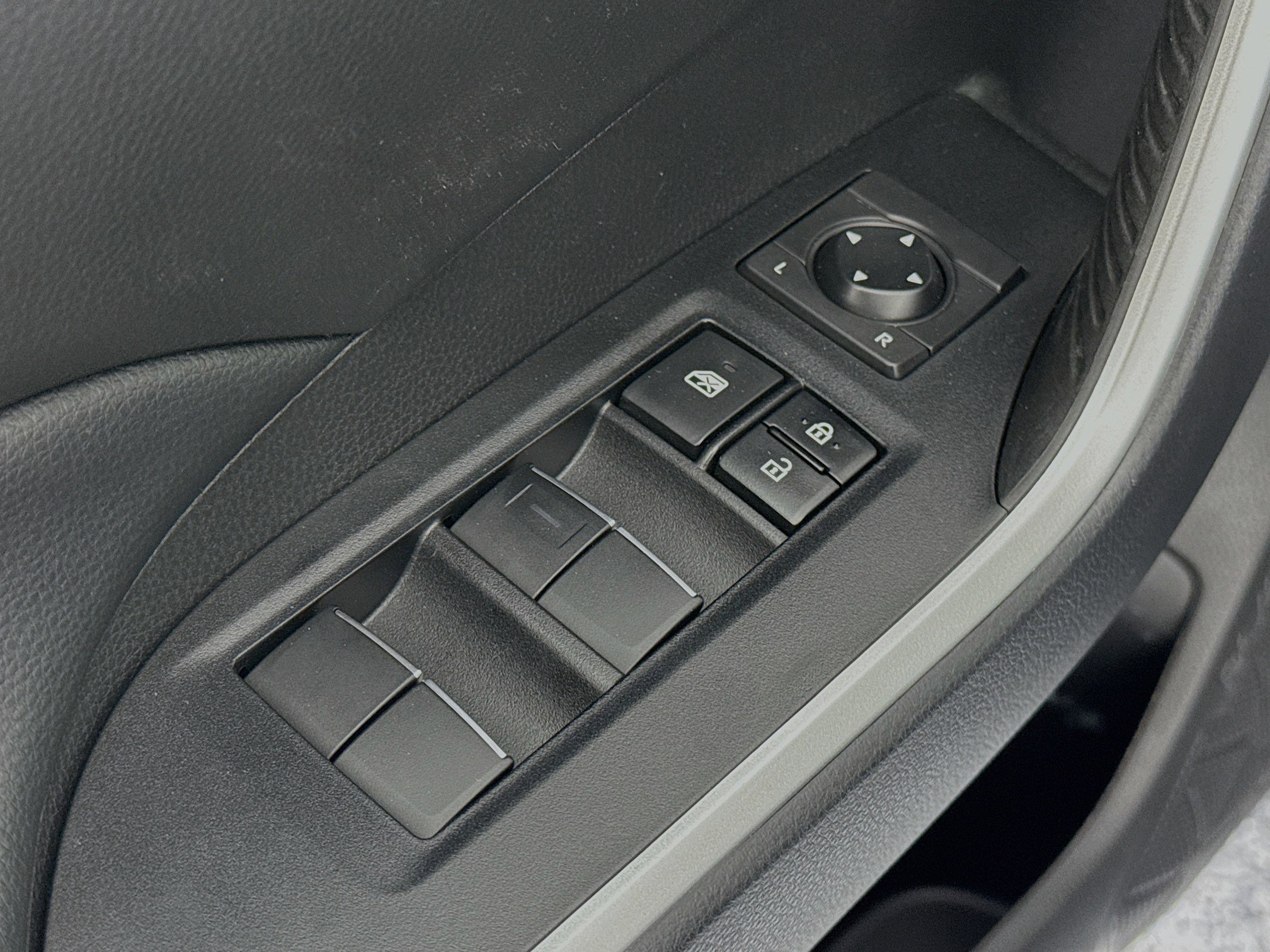 Used 2021 Toyota RAV4 XLE Premium AWD/4WD image 17