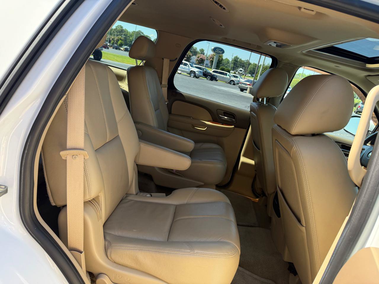 Used 2010 Chevrolet Tahoe LT w/ Luxury Package RWD image 16