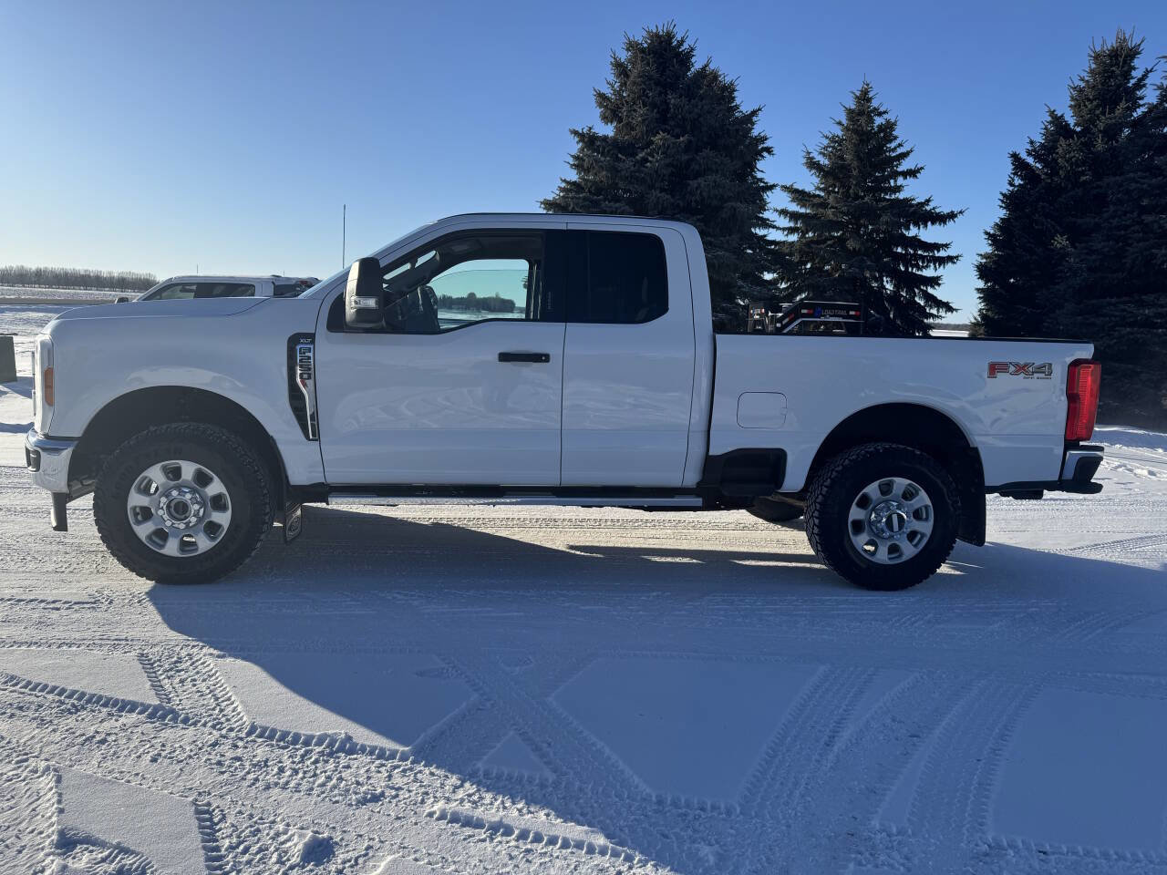 Used 2023 Ford F250 XLT w/ FX4 Off-Road Package image 5
