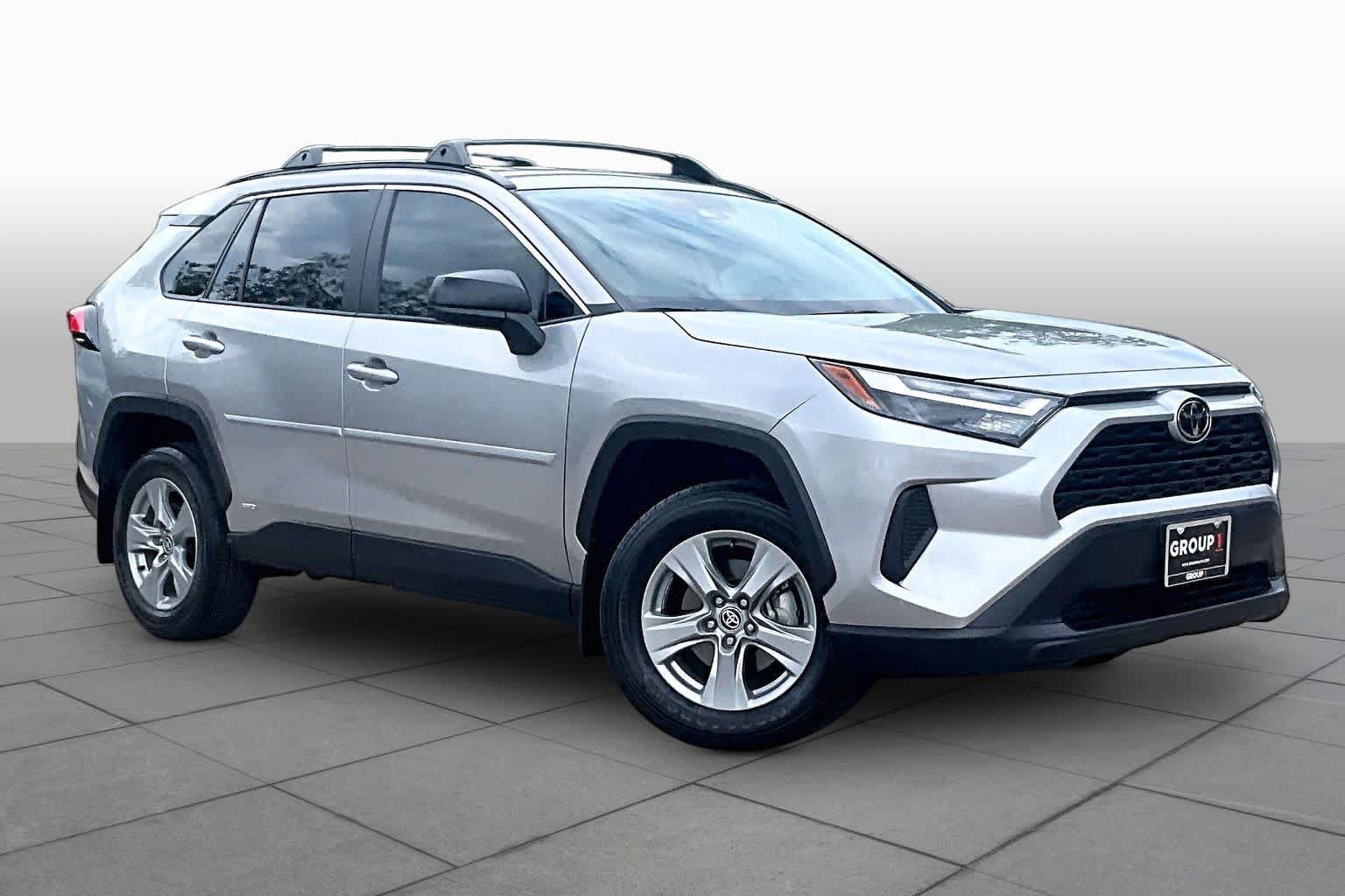 Used 2025 Toyota RAV4 LE AWD/4WD image 3