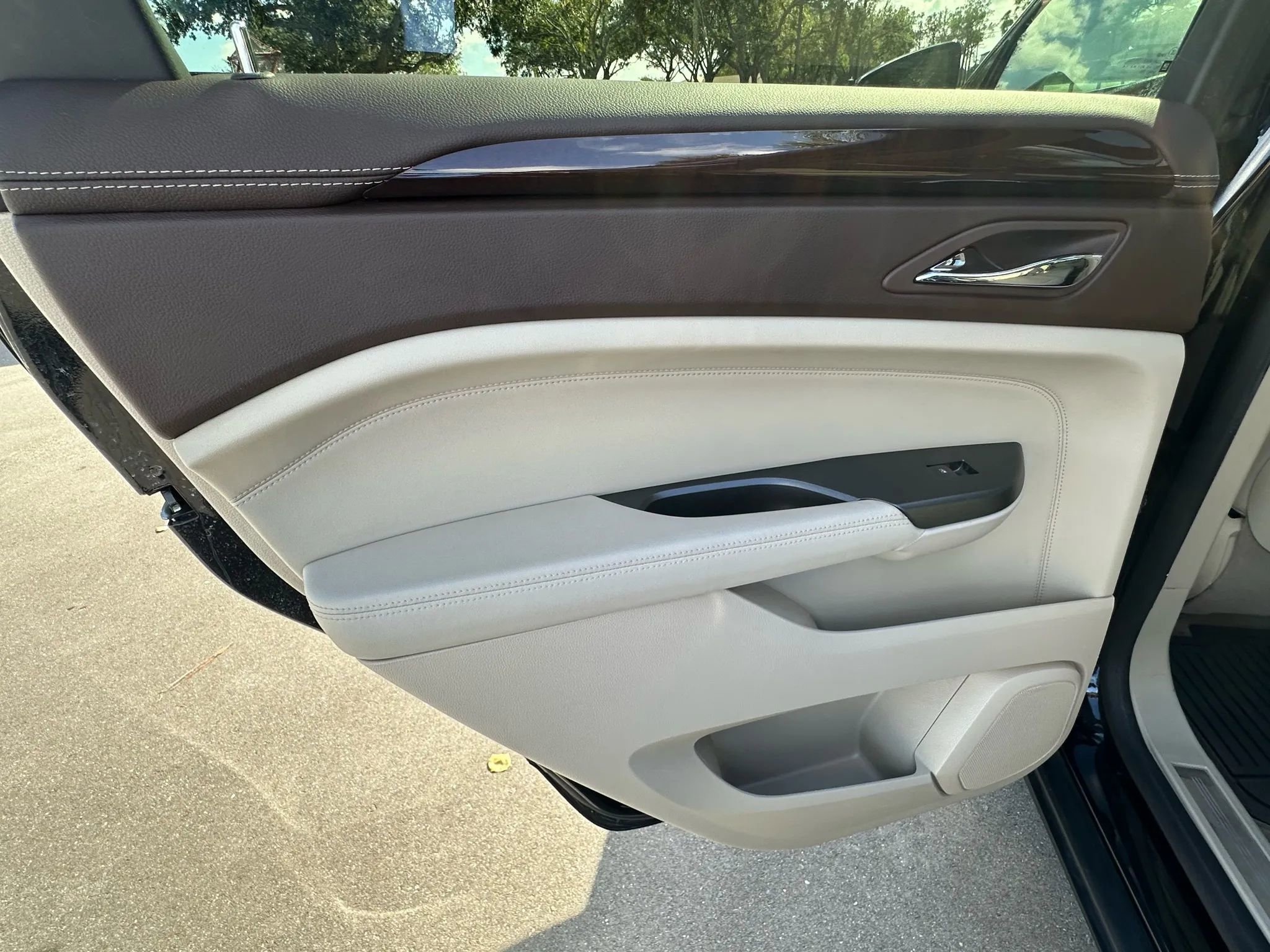 Used 2012 Cadillac SRX Luxury FWD image 28