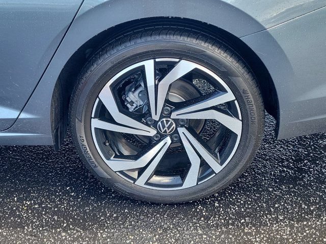 Certified 2025 Volkswagen Jetta SEL FWD image 30