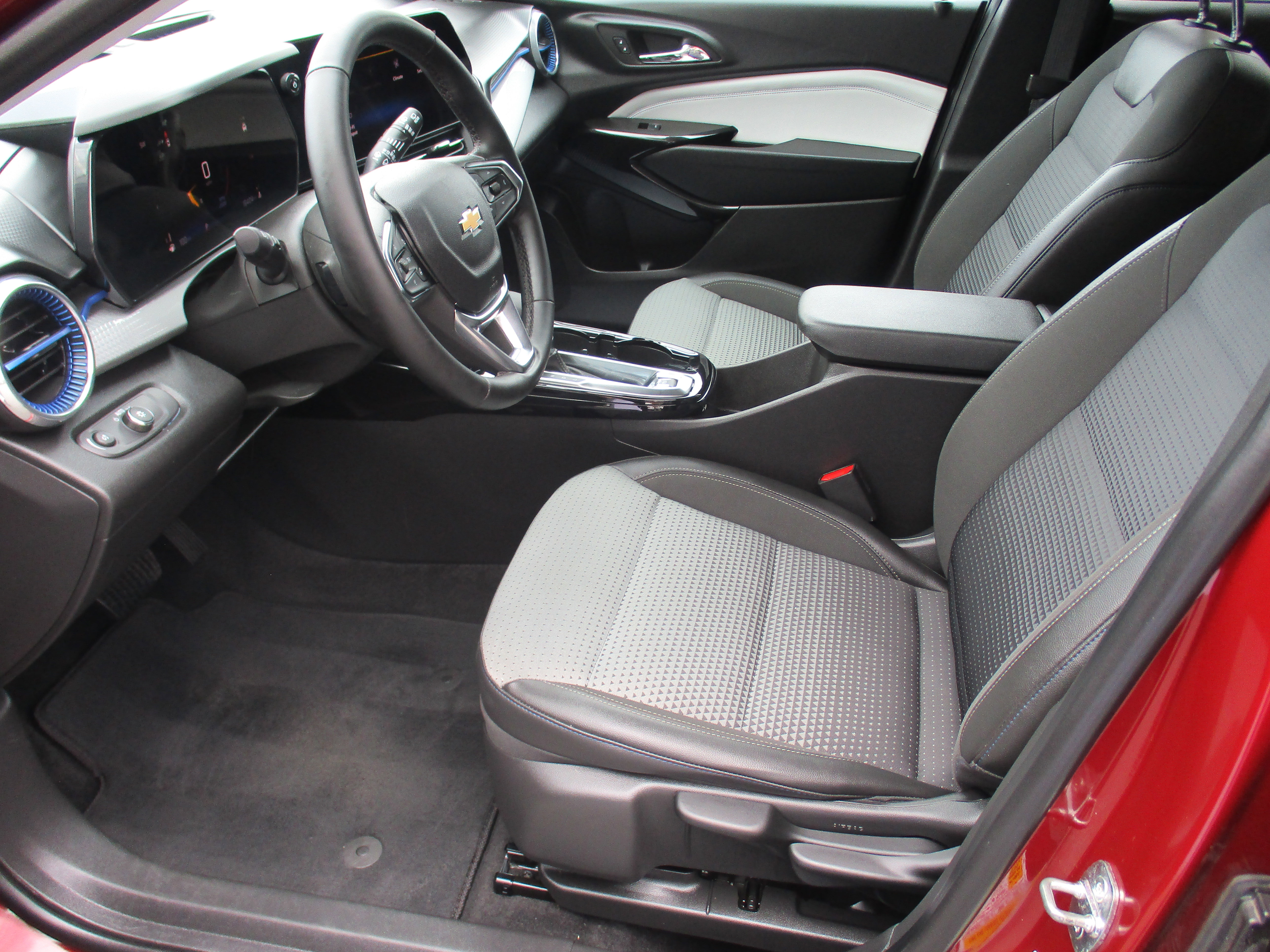 Certified 2024 Chevrolet Trax LT w/ Driver Confidence Package image 11