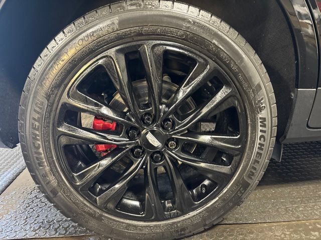Certified 2022 Cadillac XT5 Sportv w/ LPO, ONYX Package AWD/4WD image 6