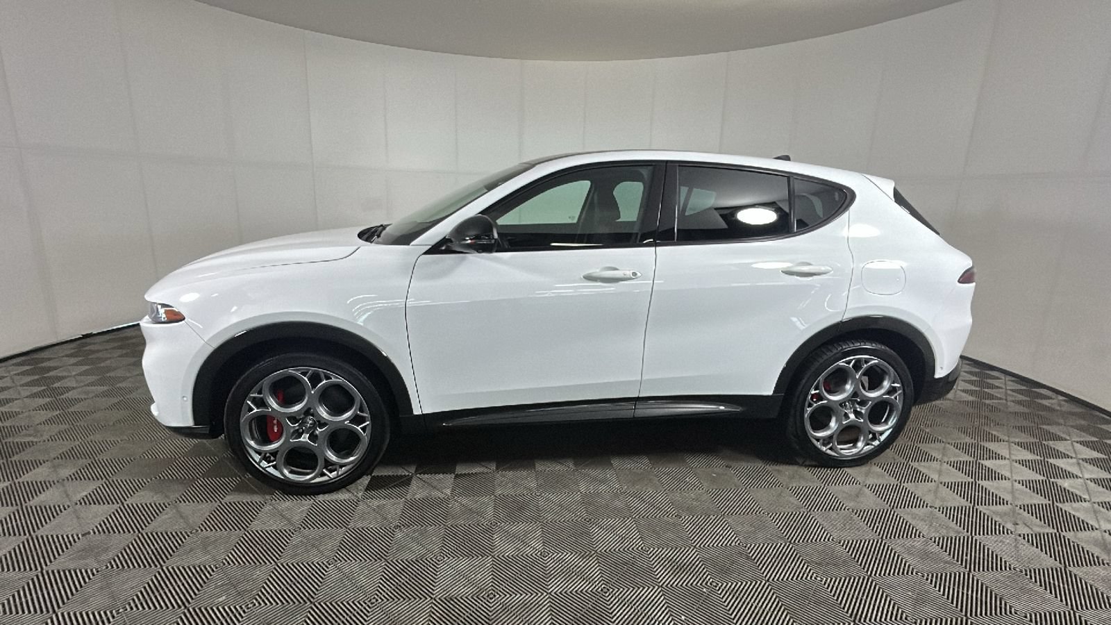 Used 2024 Alfa Romeo Tonale Veloce AWD/4WD image 7