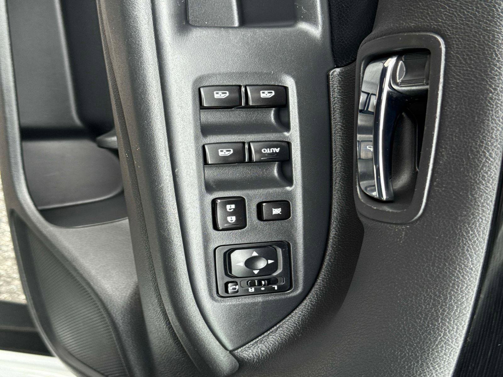 Used 2016 Mitsubishi Outlander SEL FWD image 18