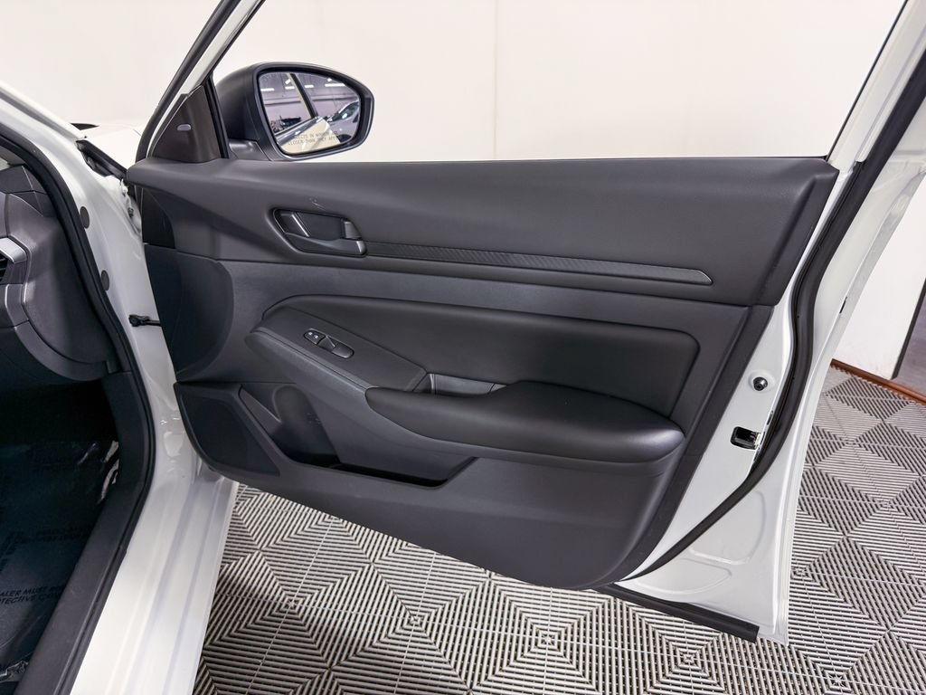 Certified 2025 Nissan Altima 2.5 S FWD image 38