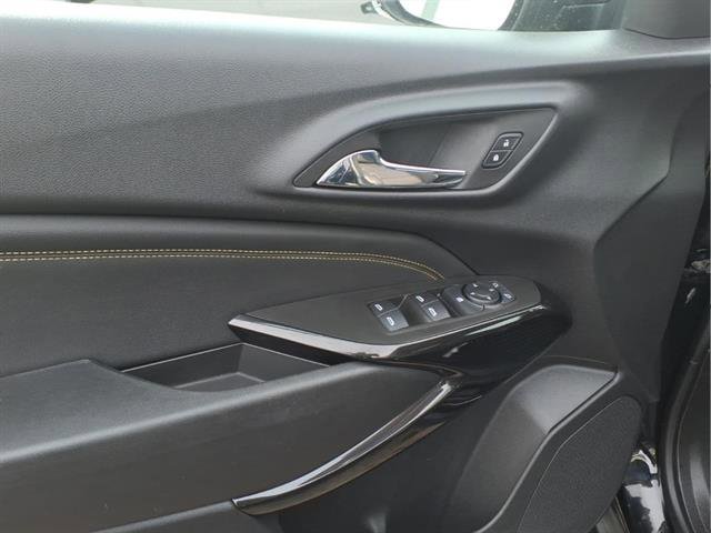 Certified 2024 Chevrolet Trax LT w/ Driver Confidence Package image 9