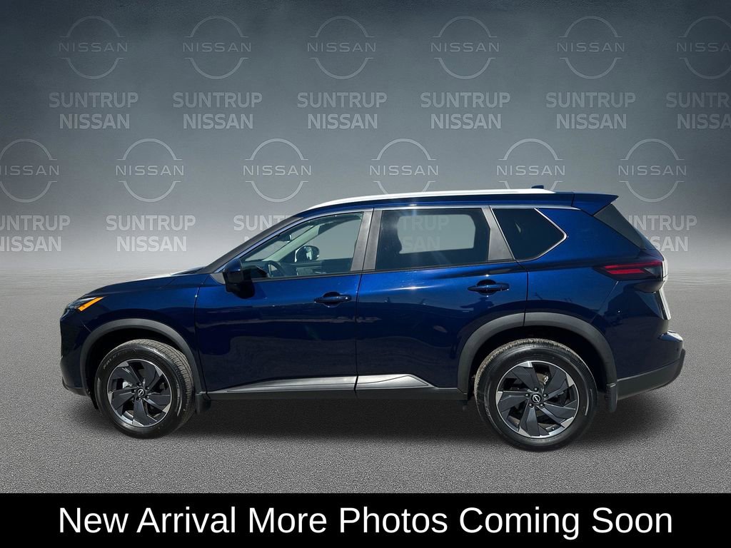 Used 2025 Nissan Rogue SV w/ SV Premium Package image 3