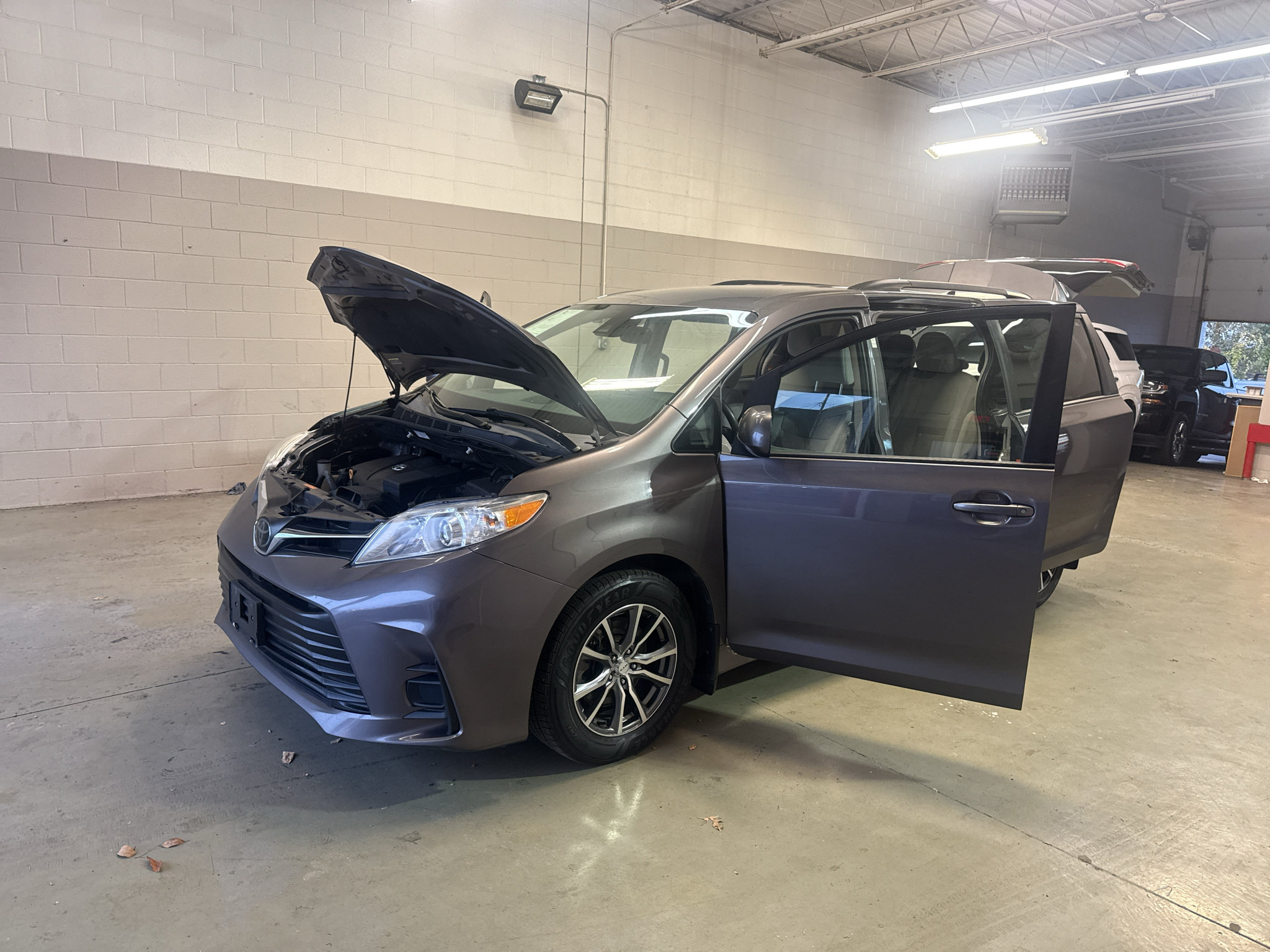Used 2020 Toyota Sienna LE FWD image 11