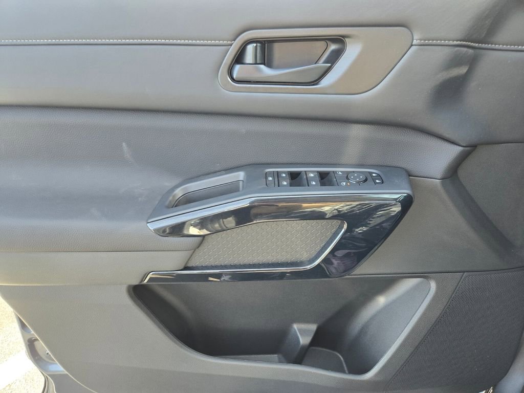 New 2026 Nissan Pathfinder SV image 11