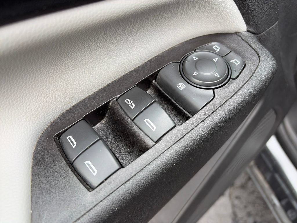 Used 2018 Chevrolet Equinox LS FWD image 16