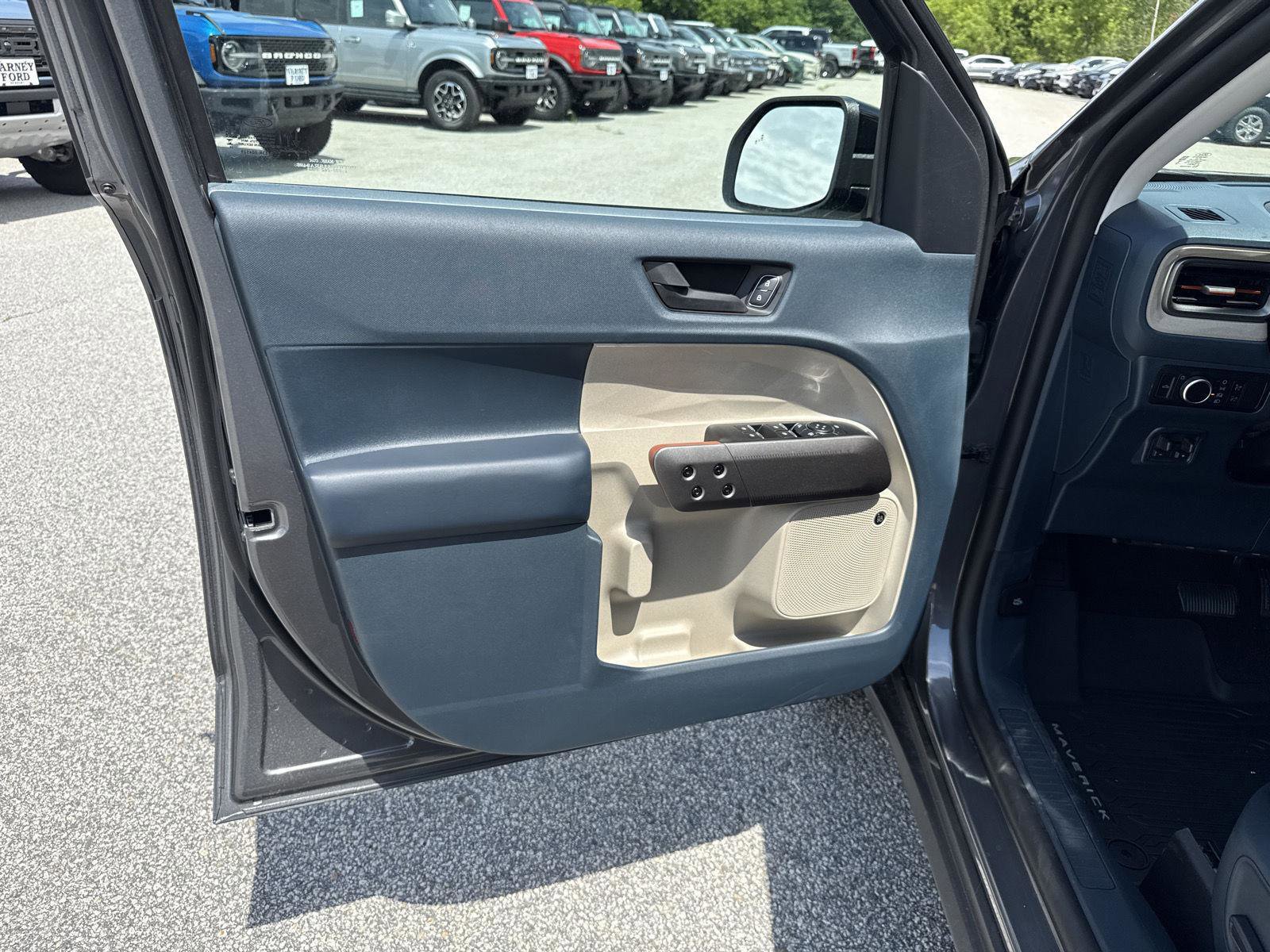 New 2025 Ford Maverick Lariat w/ 4K Tow Package image 11